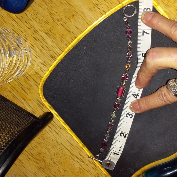 Beautiful  handcrafted pinkish red glass and swasvorski crystals beads bracelet - Picture 4 of 4